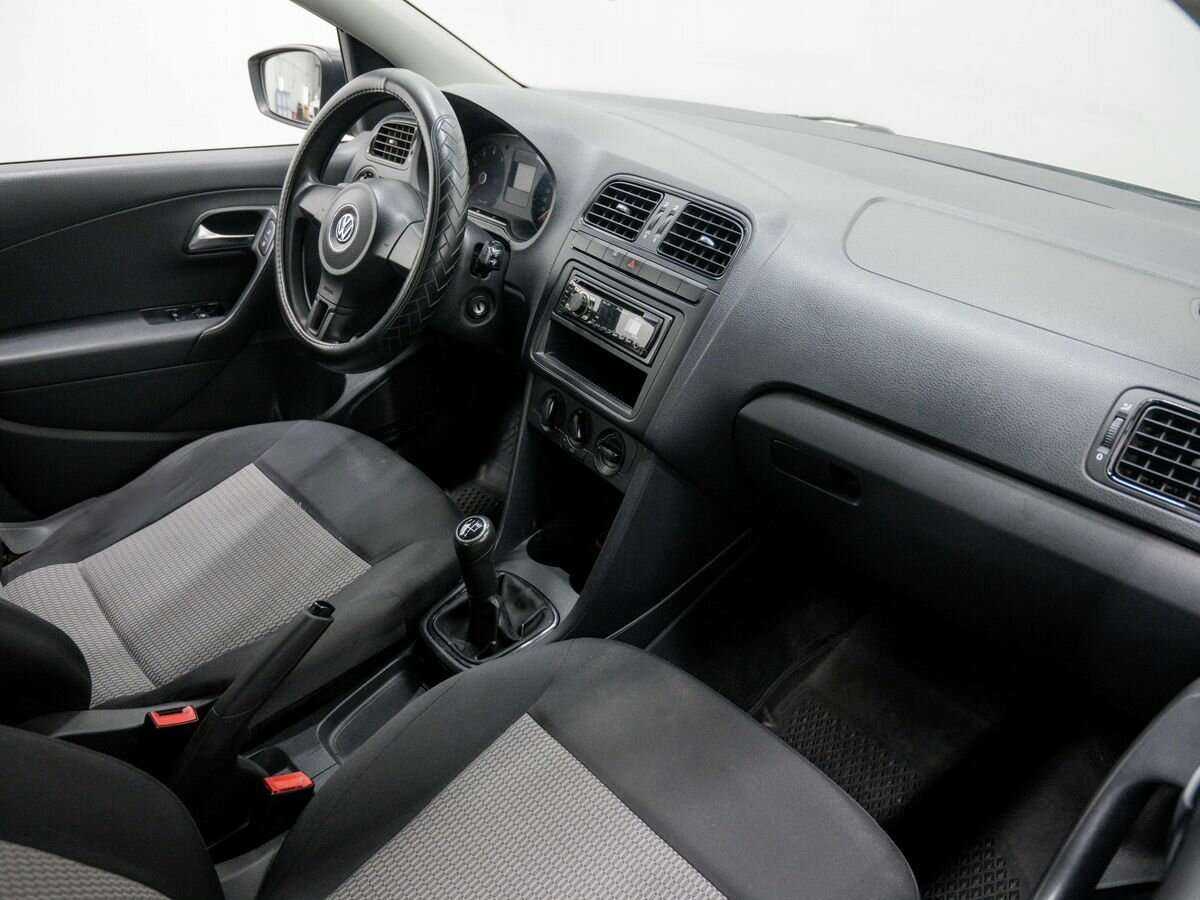 Volkswagen Polo с пробегом — 2010 год. Фото: #6