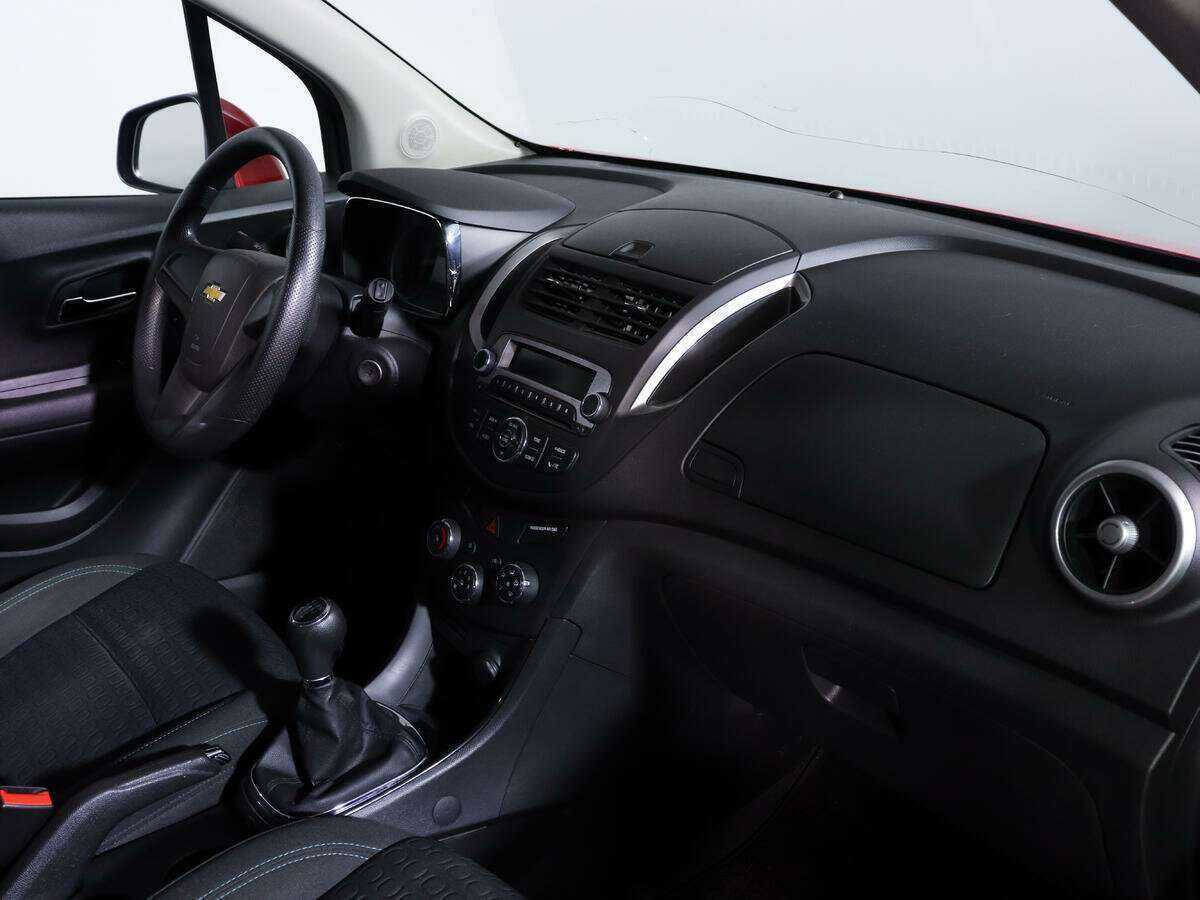 Chevrolet Tracker с пробегом — 2015 год. Фото: #6