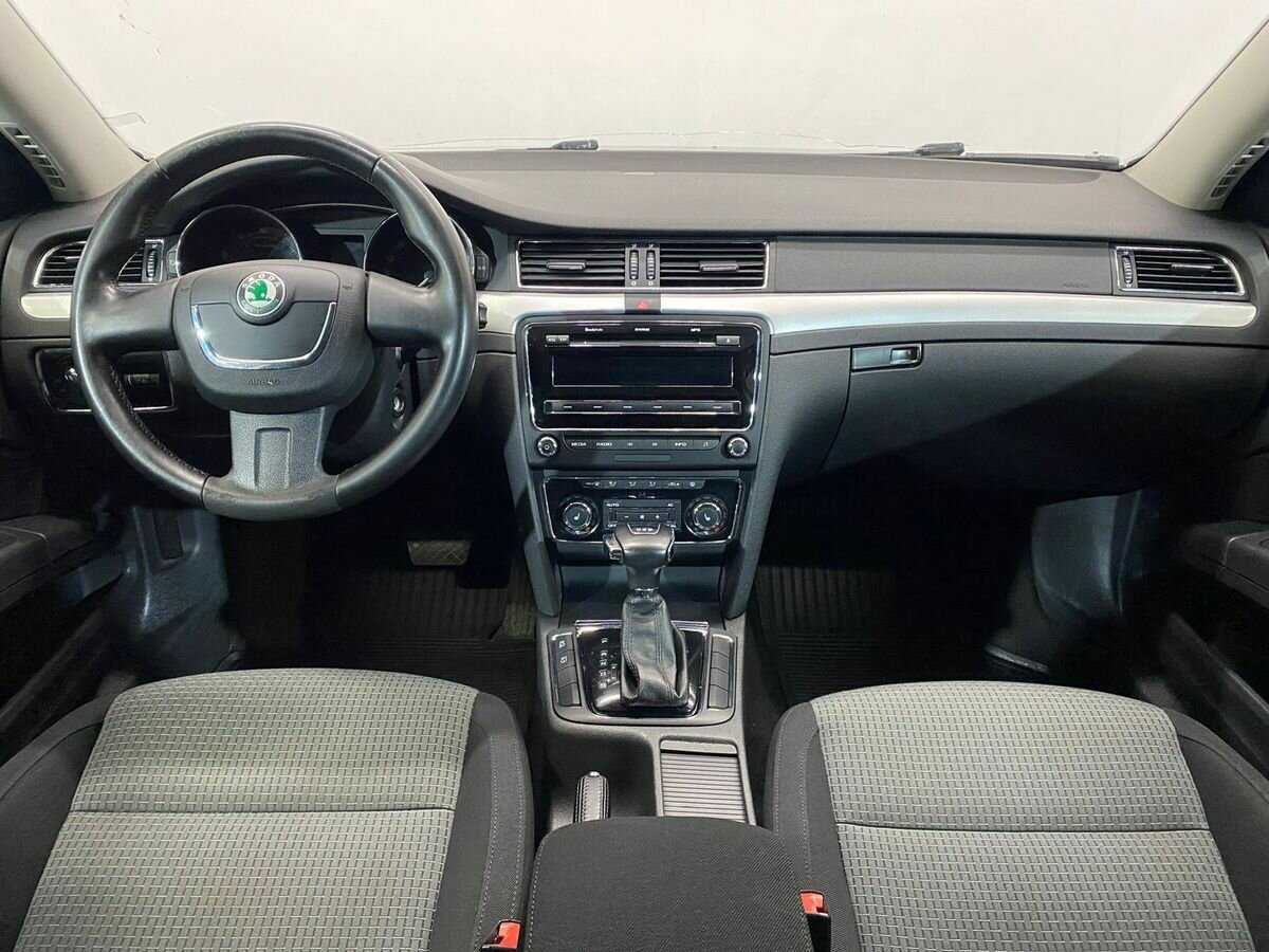 Skoda Superb с пробегом — 2011 год. Фото: #8