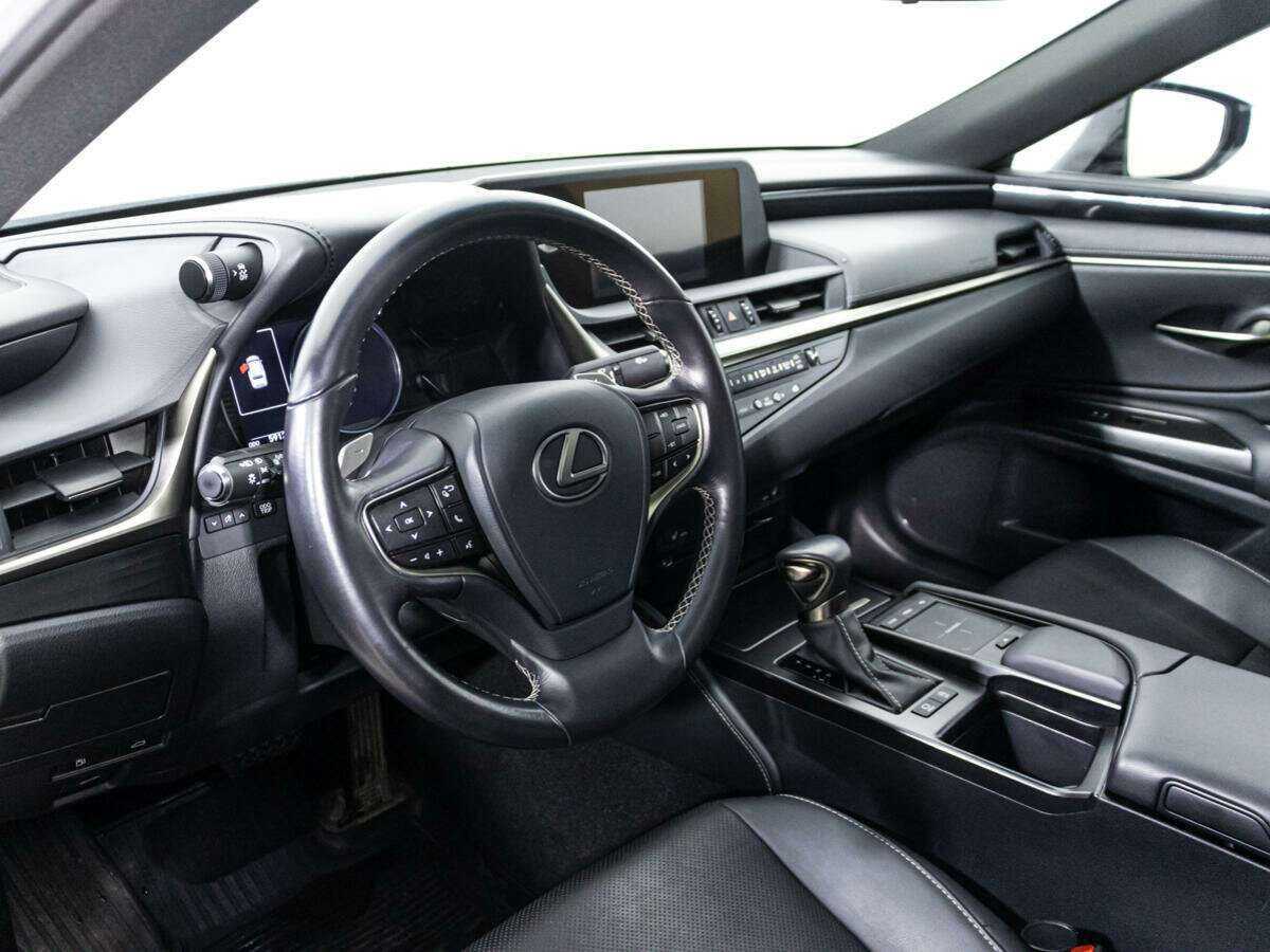 Lexus ES с пробегом — 2019 год. Фото: #10
