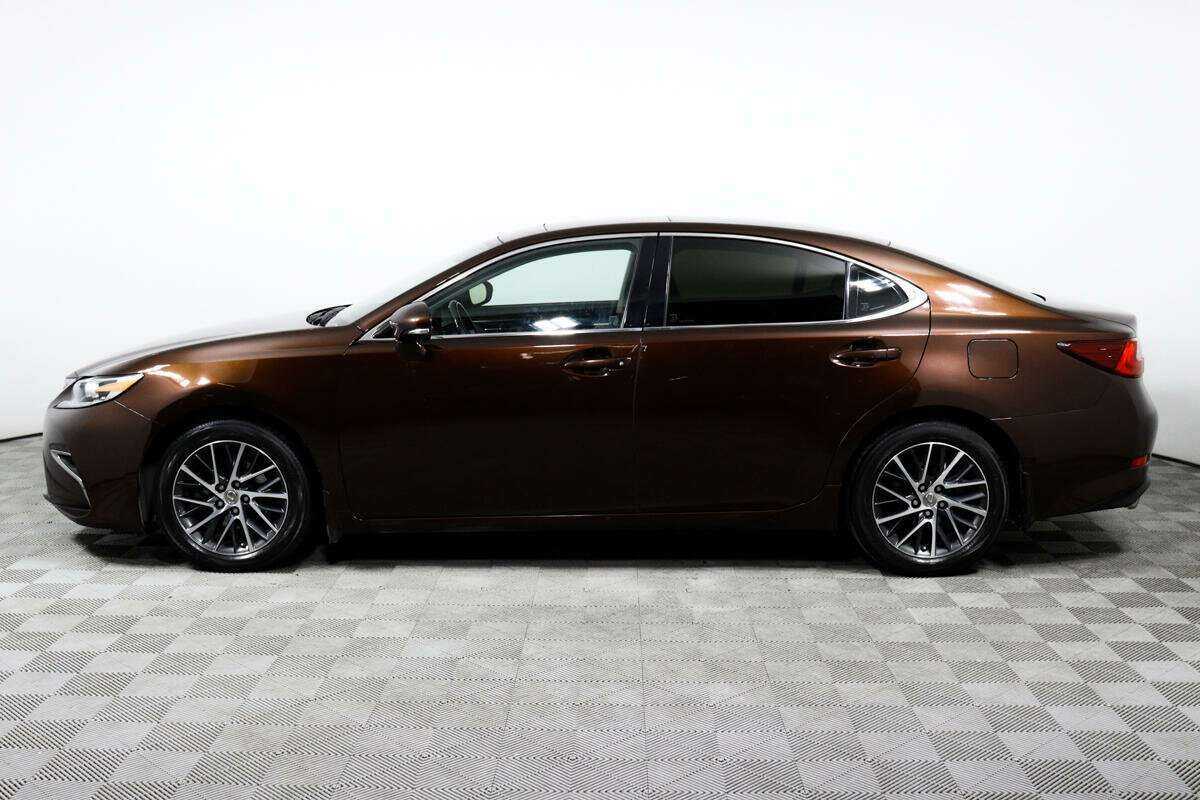 Lexus ES с пробегом — 2016 год. Фото: #7