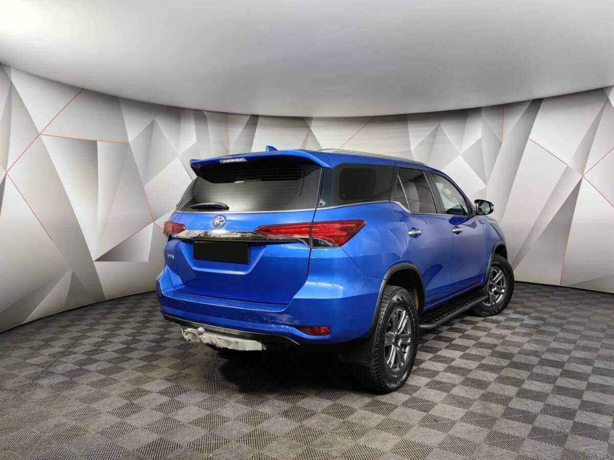 Toyota Fortuner с пробегом — 2017 год. Фото: #1
