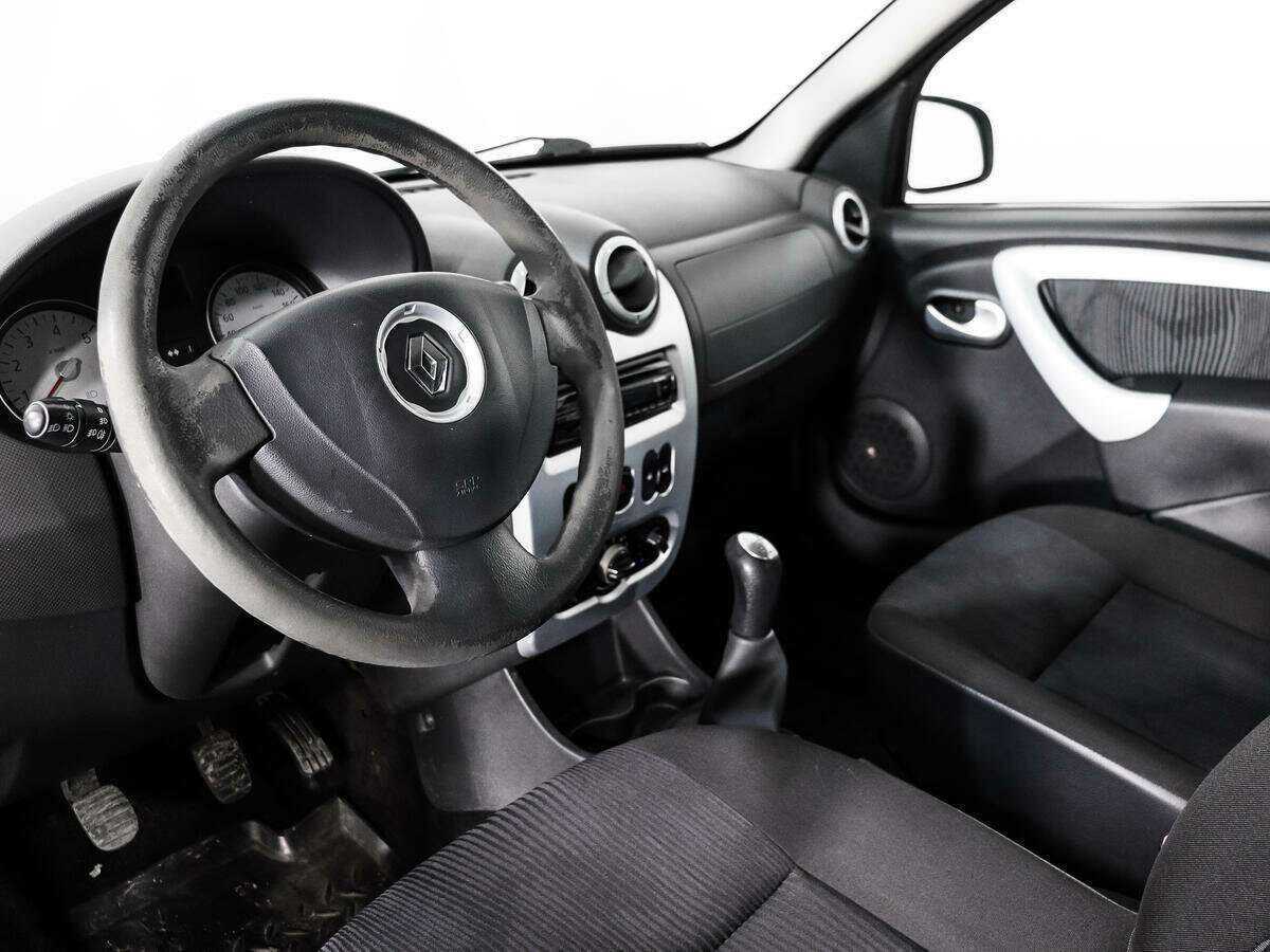 Renault Sandero с пробегом — 2010 год. Фото: #8