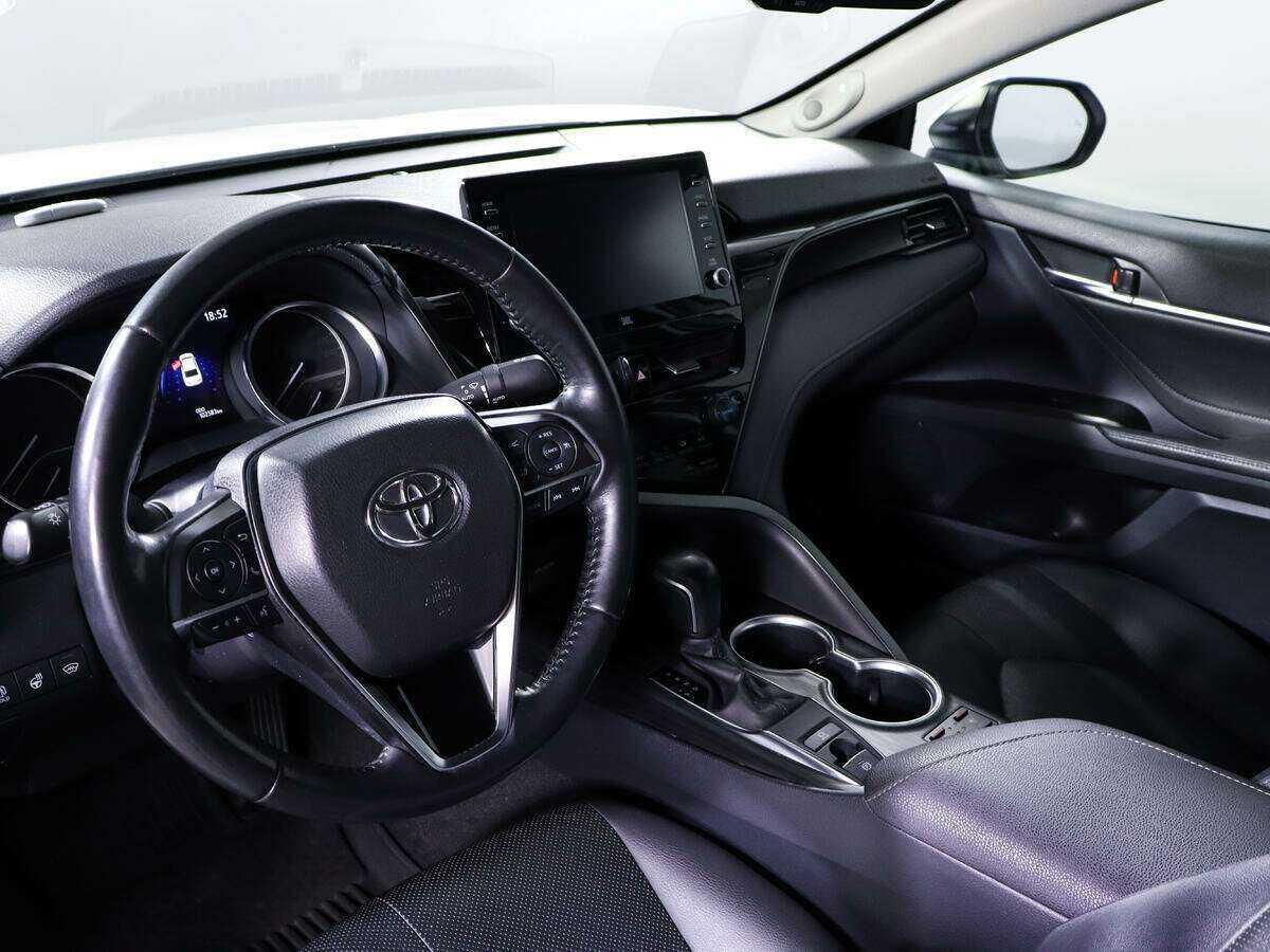 Toyota Camry с пробегом — 2021 год. Фото: #12