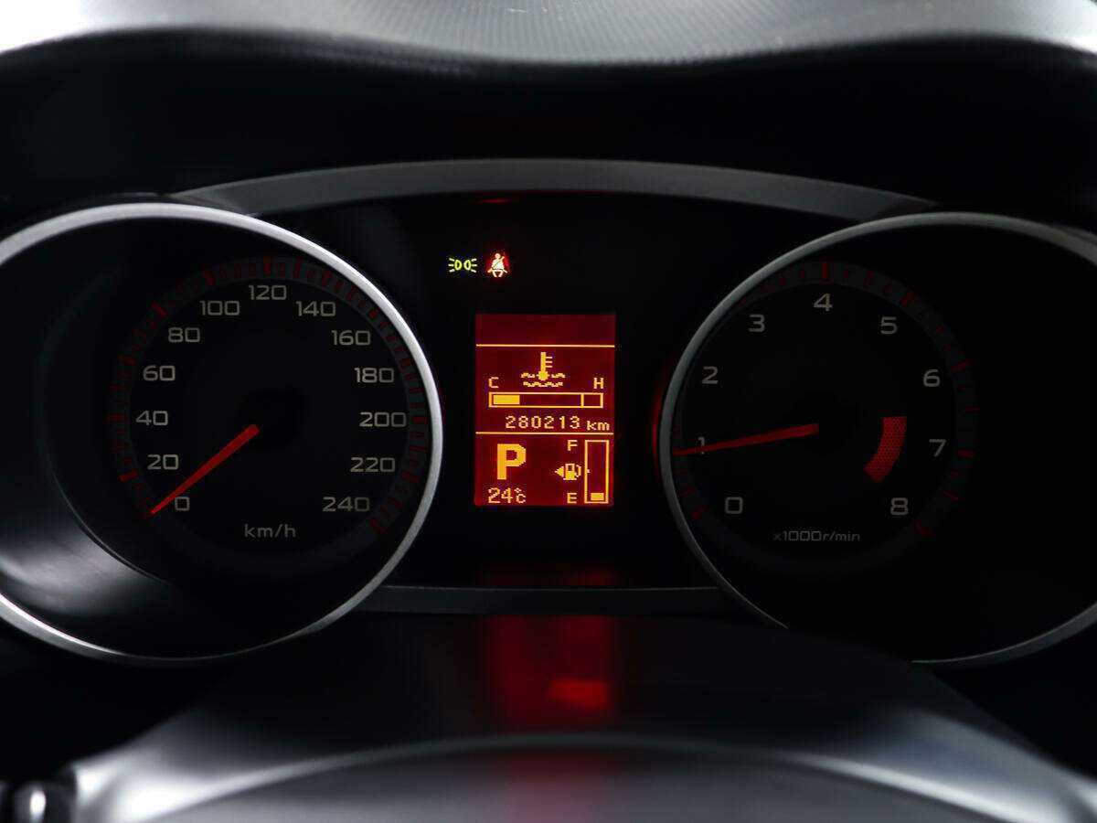 Mitsubishi Outlander с пробегом — 2008 год. Фото: #13
