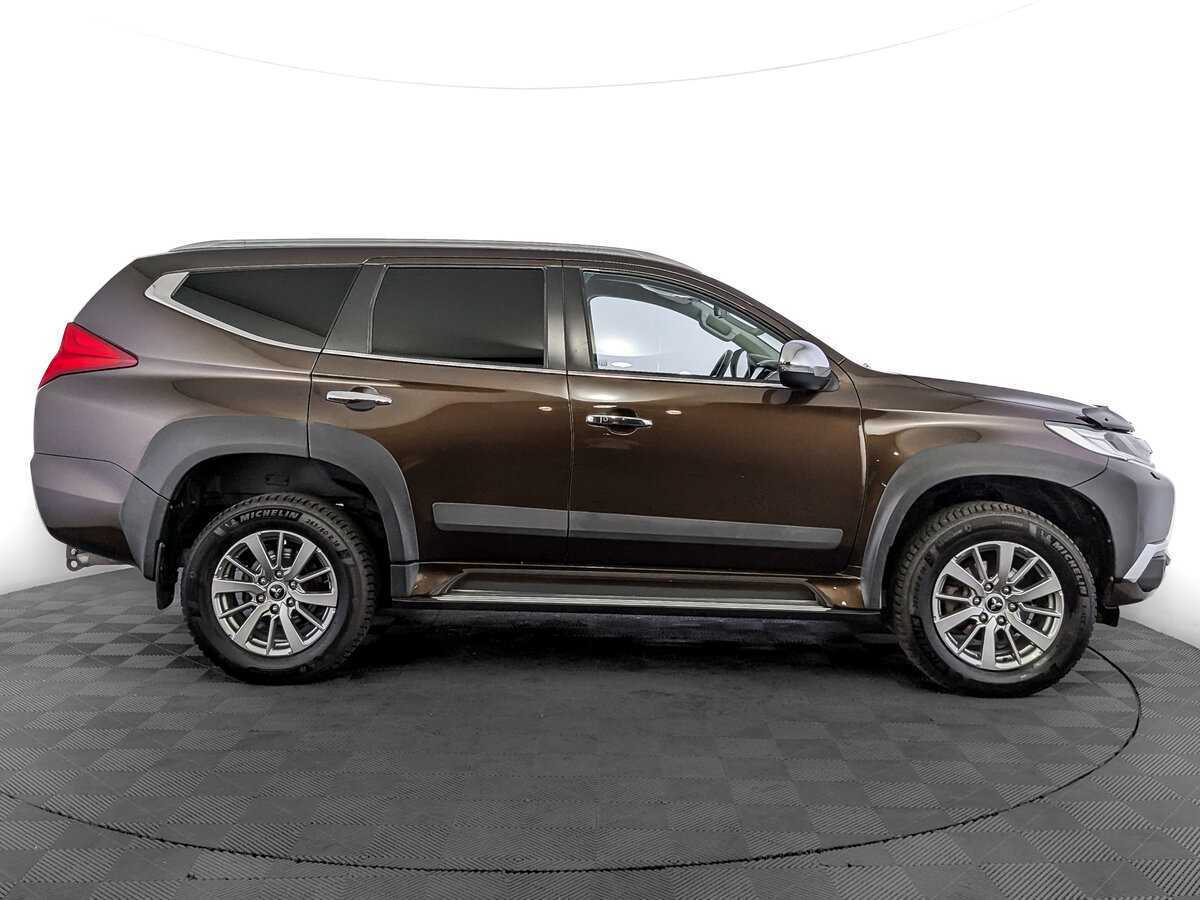 Mitsubishi Pajero Sport с пробегом — 2019 год. Фото: #3