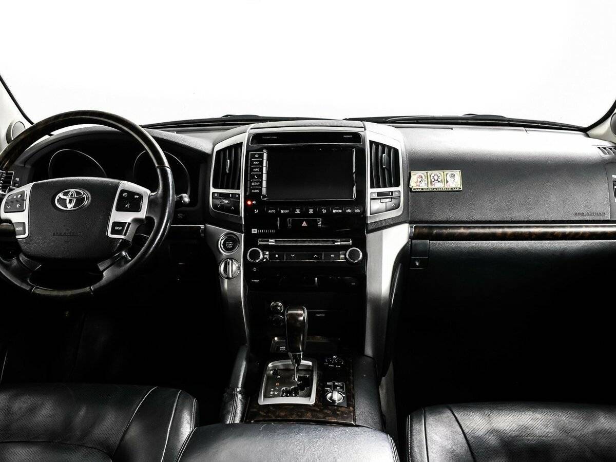 Toyota Land Cruiser с пробегом — 2015 год. Фото: #10