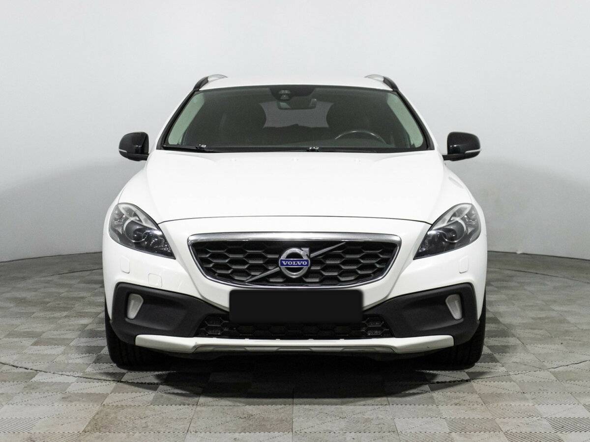 Volvo V40 Cross Country с пробегом — 2015 год. Фото: #1