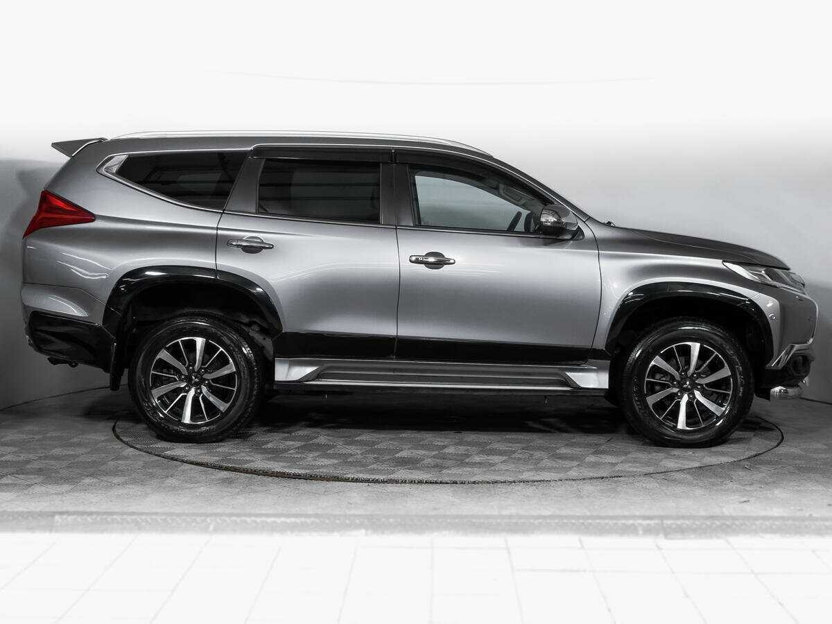 Mitsubishi Pajero Sport с пробегом — 2016 год. Фото: #3