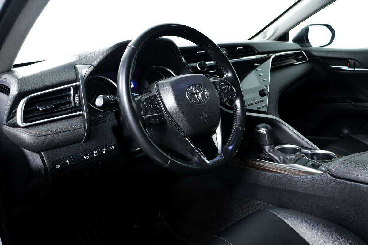 Toyota Camry с пробегом — 2019 год. Фото: #12