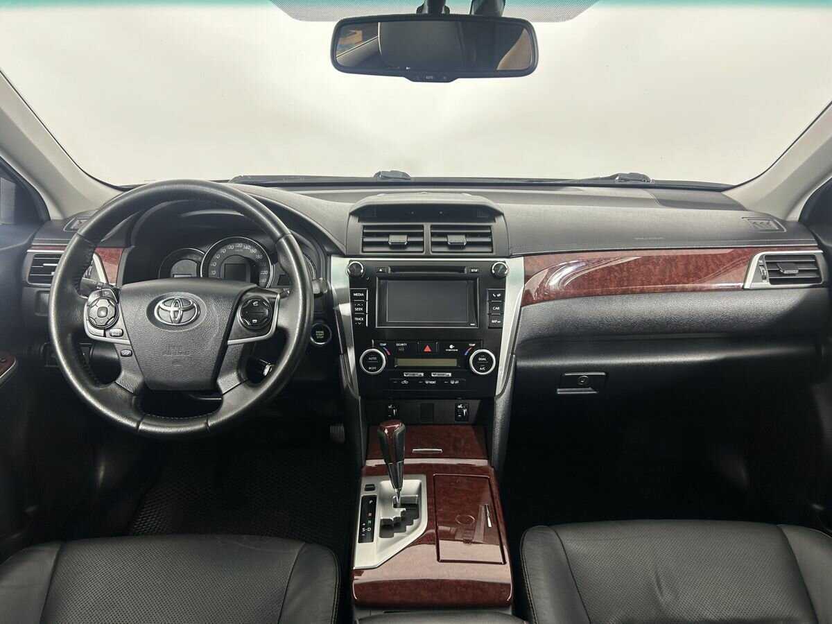 Toyota Camry с пробегом — 2013 год. Фото: #6