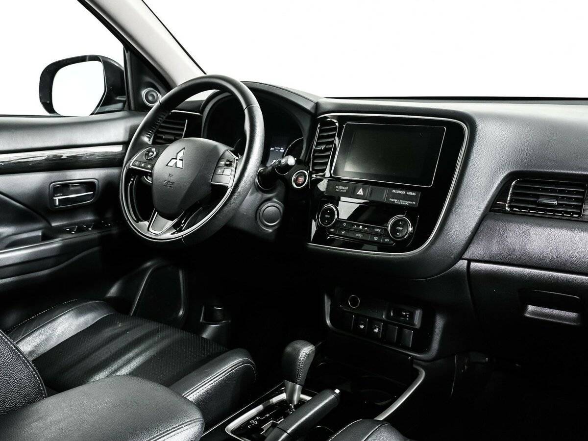 Mitsubishi Outlander с пробегом — 2018 год. Фото: #8