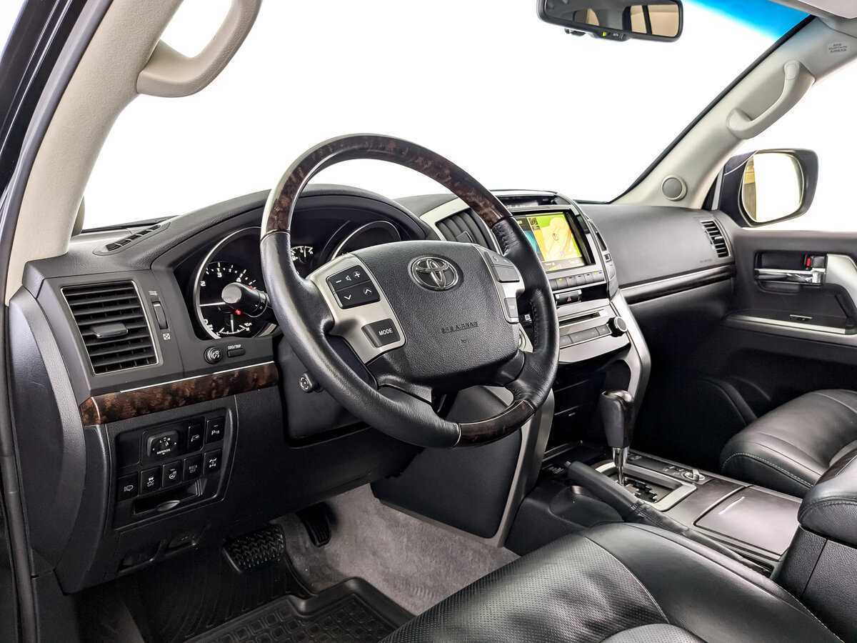 Toyota Land Cruiser с пробегом — 2014 год. Фото: #13