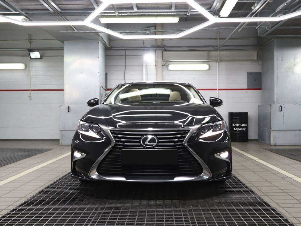 Lexus ES с пробегом — 2016 год. Фото: #2