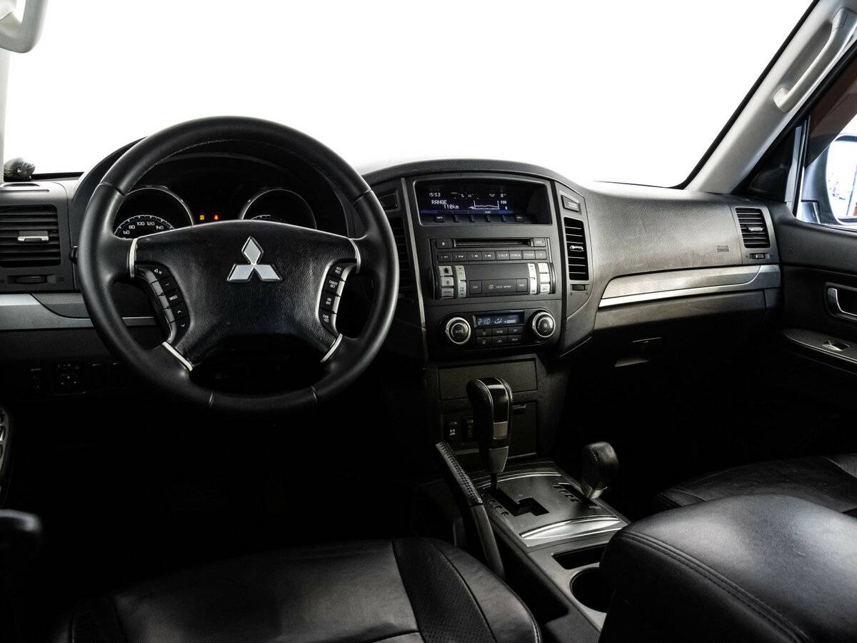Mitsubishi Pajero с пробегом — 2011 год. Фото: #7