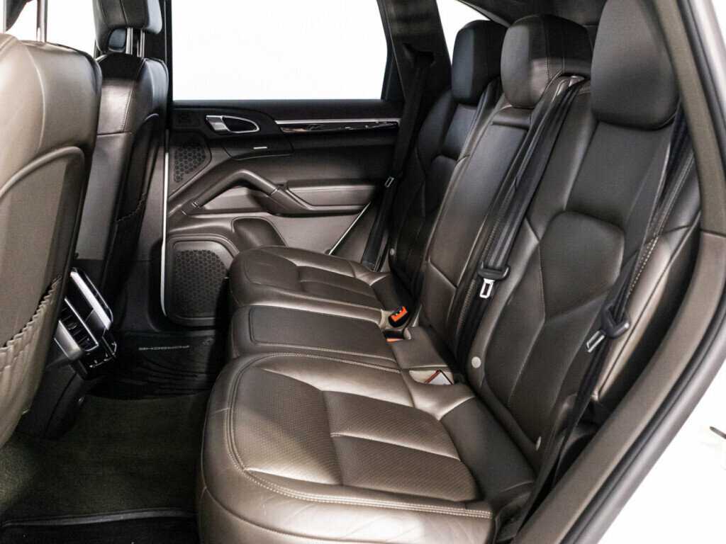 Porsche Cayenne с пробегом — 2015 год. Фото: #9