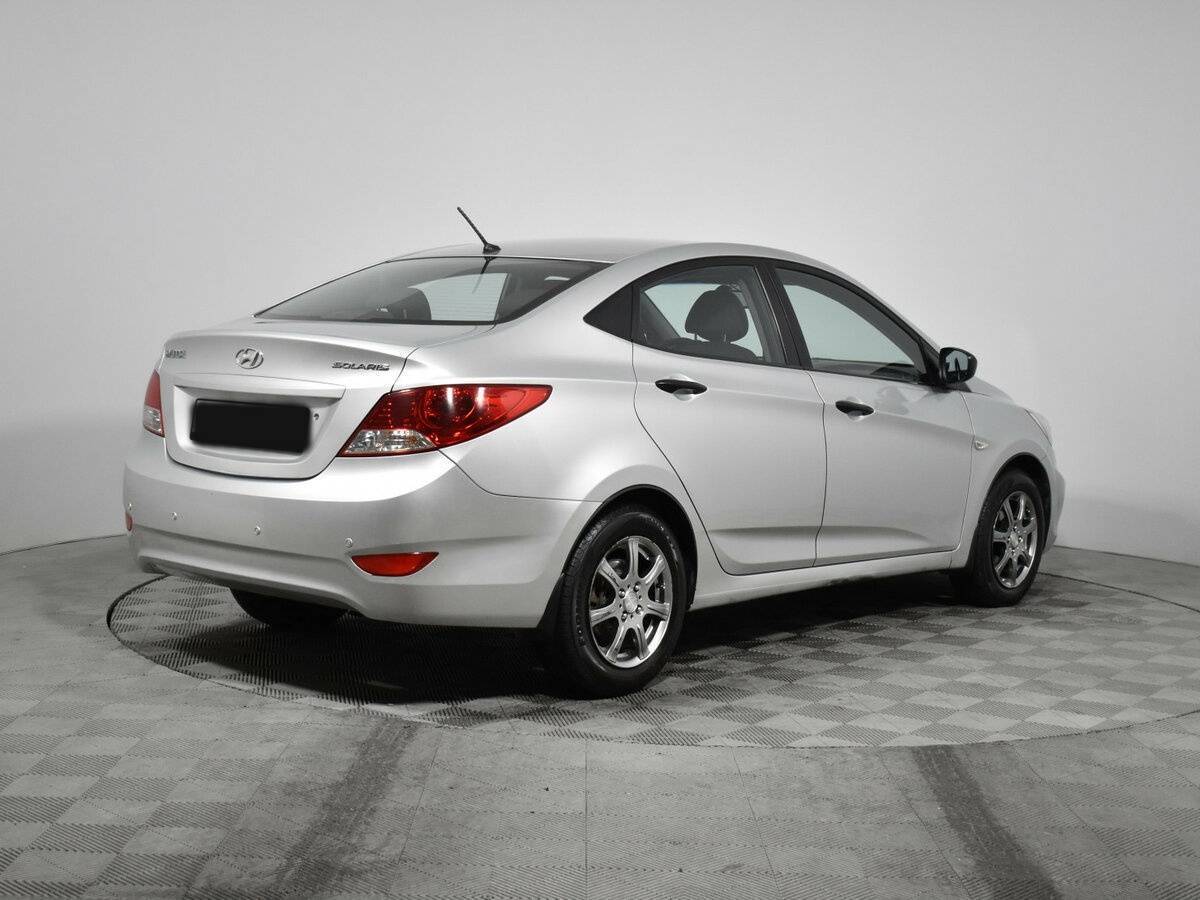 Hyundai Solaris с пробегом — 2011 год. Фото: #4