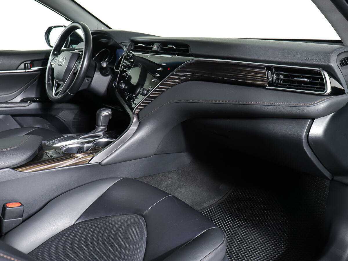 Toyota Camry с пробегом — 2021 год. Фото: #10