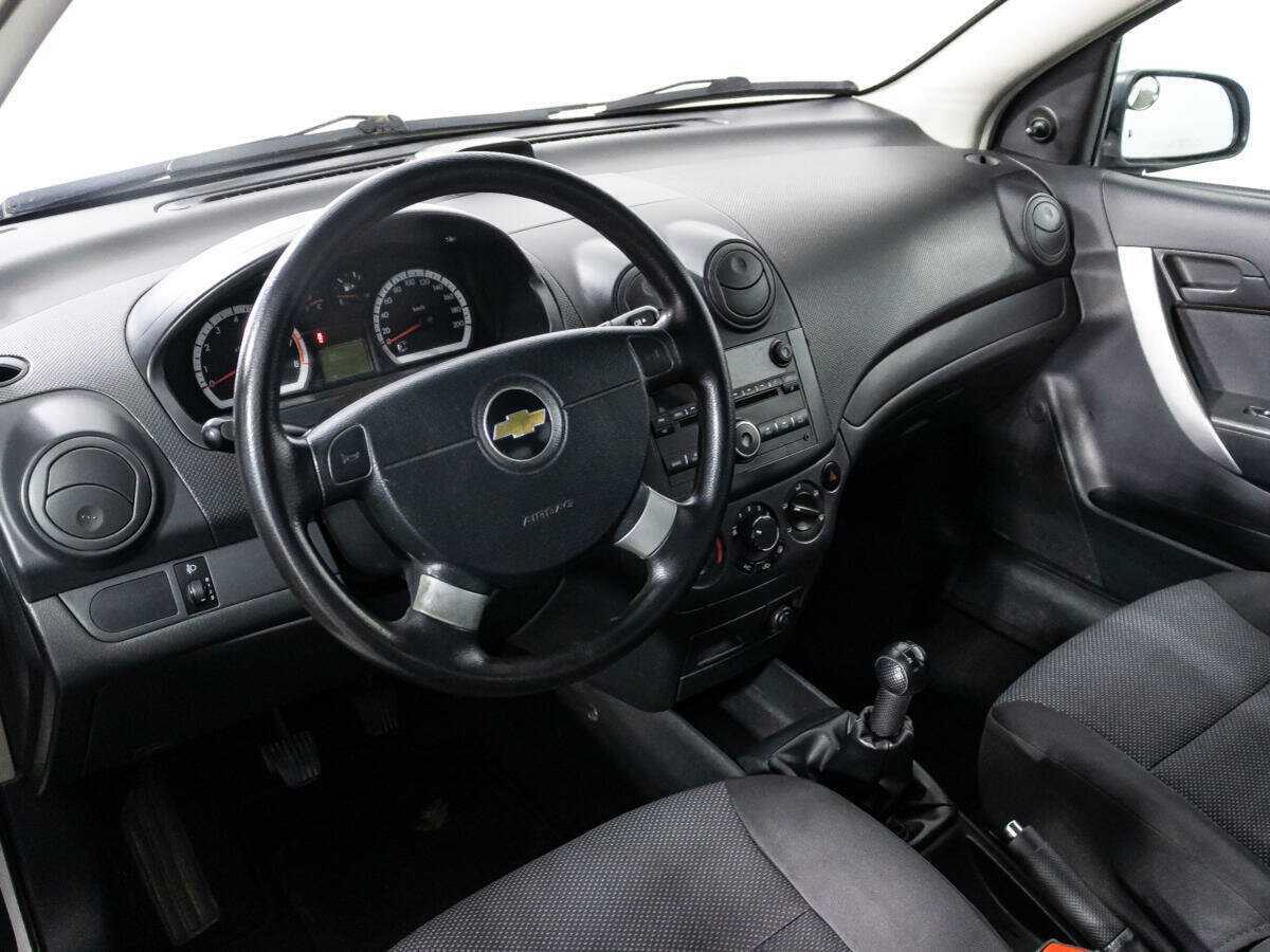 Chevrolet Aveo с пробегом — 2010 год. Фото: #10