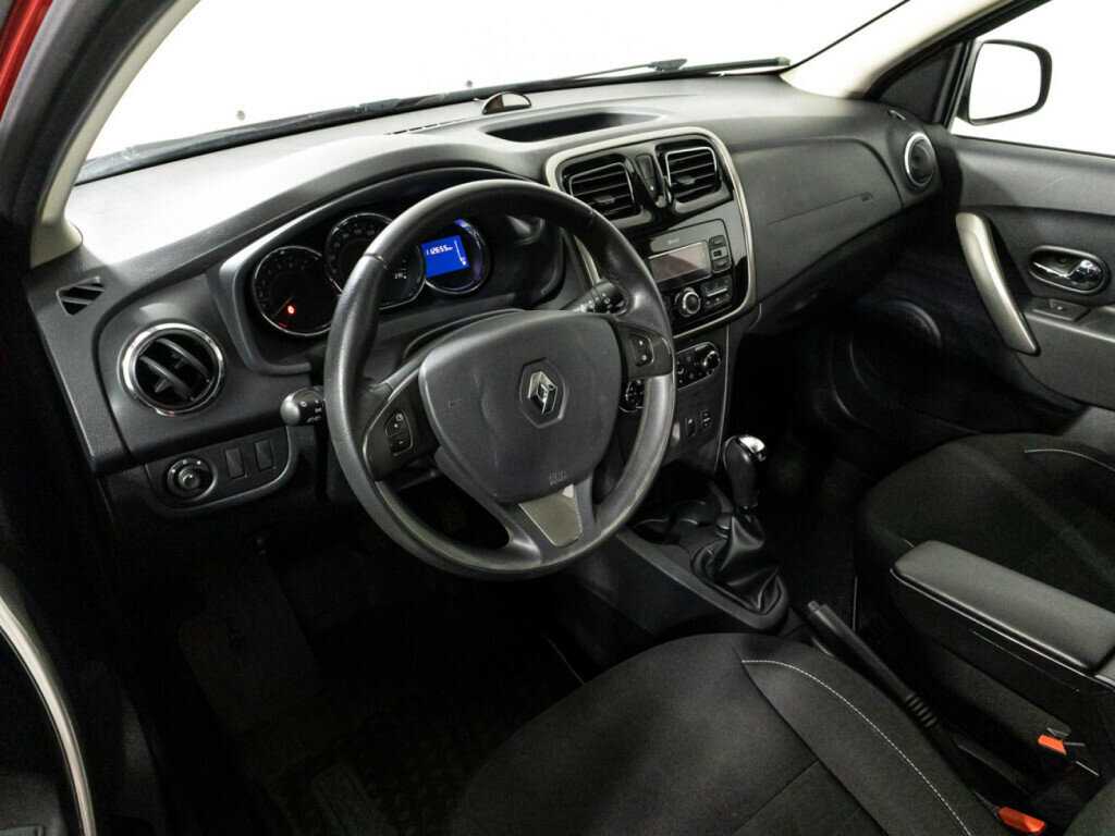 Renault Sandero с пробегом — 2017 год. Фото: #10