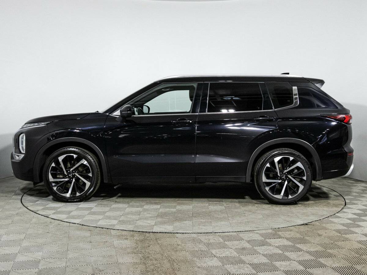 Mitsubishi Outlander с пробегом — 2023 год. Фото: #7