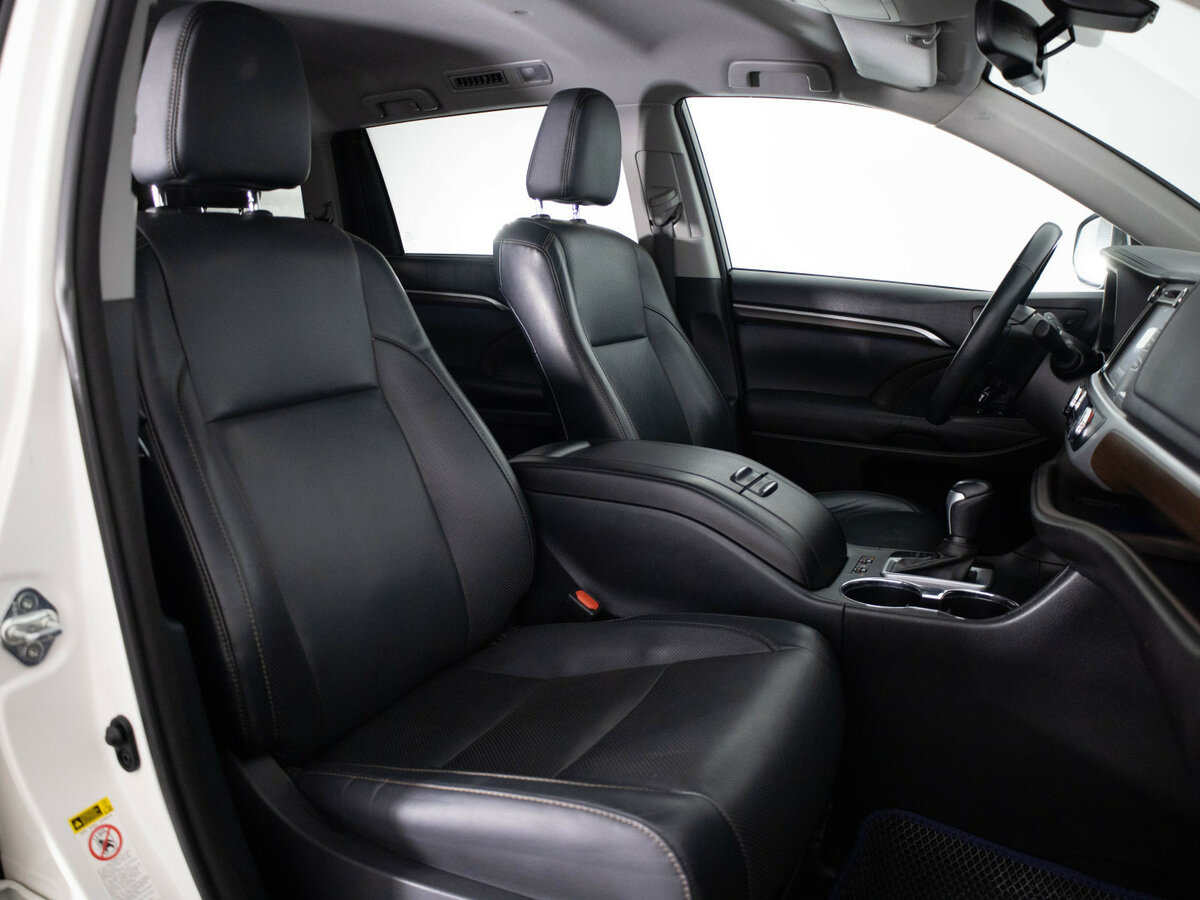 Toyota Highlander с пробегом — 2015 год. Фото: #18