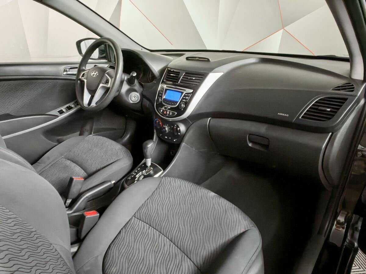 Hyundai Solaris с пробегом — 2011 год. Фото: #8