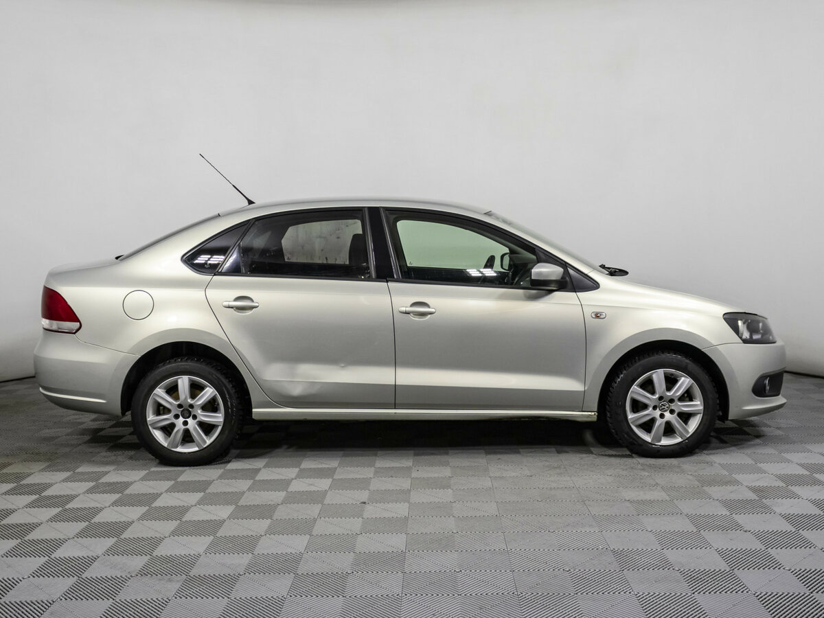 Volkswagen Polo с пробегом — 2011 год. Фото: #3