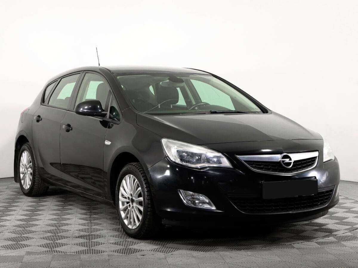 Opel Astra с пробегом — 2011 год. Фото: #2