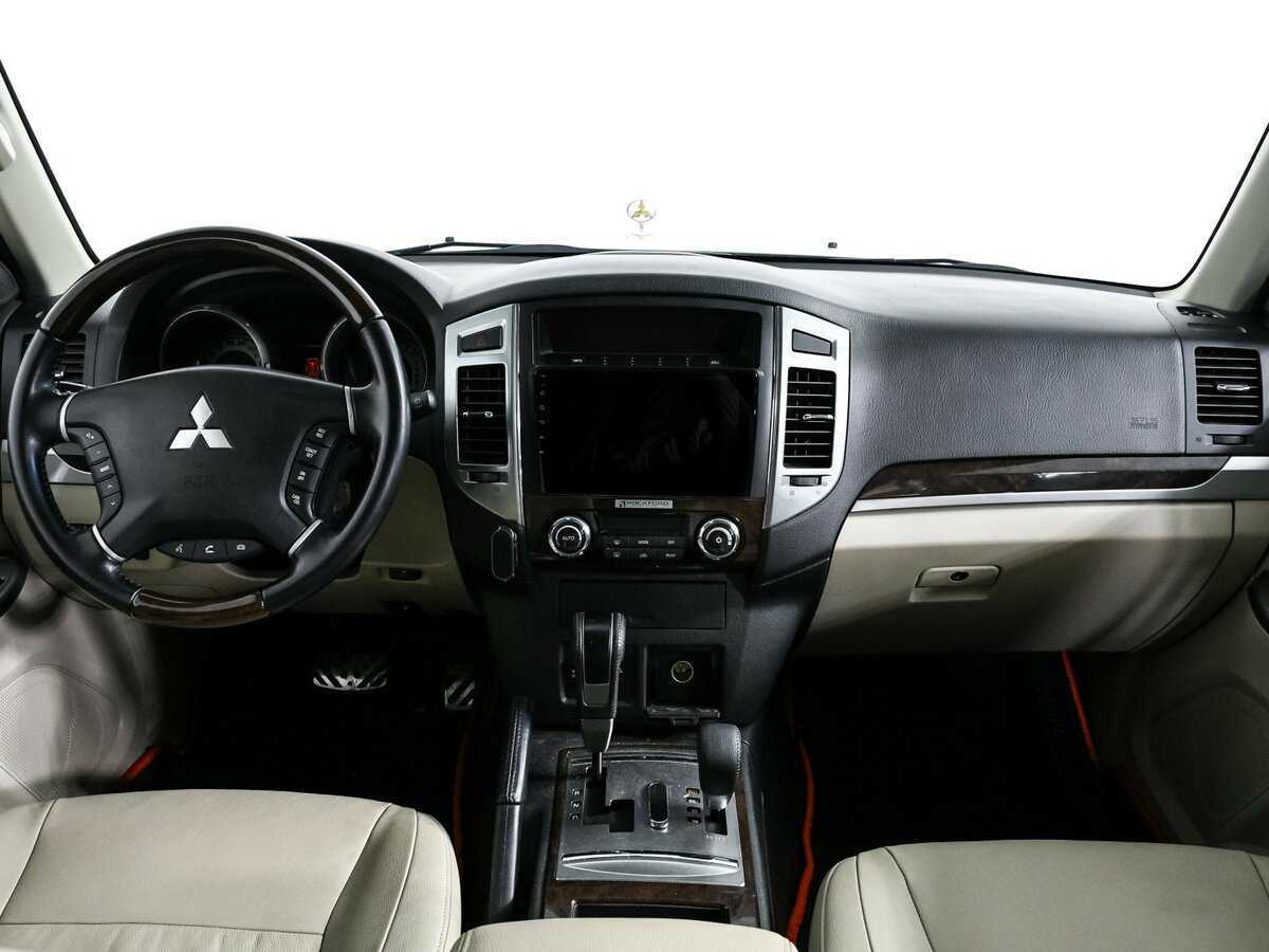 Mitsubishi Pajero с пробегом — 2019 год. Фото: #10