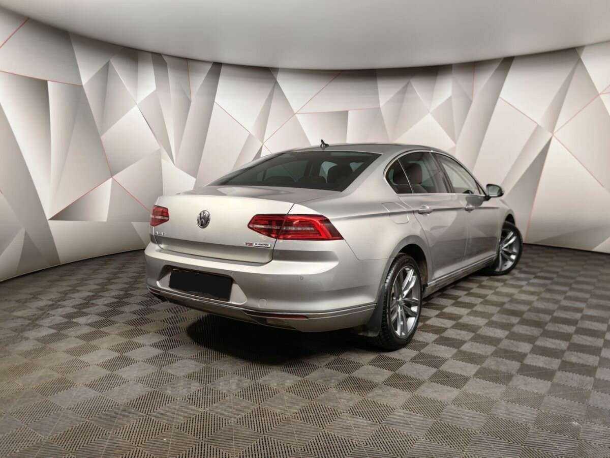 Volkswagen Passat с пробегом — 2017 год. Фото: #1
