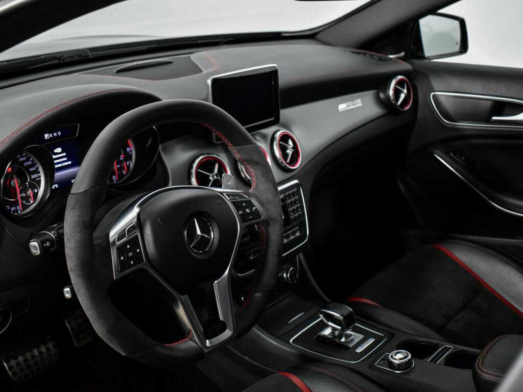 Mercedes-Benz GLA AMG с пробегом — 2015 год. Фото: #10