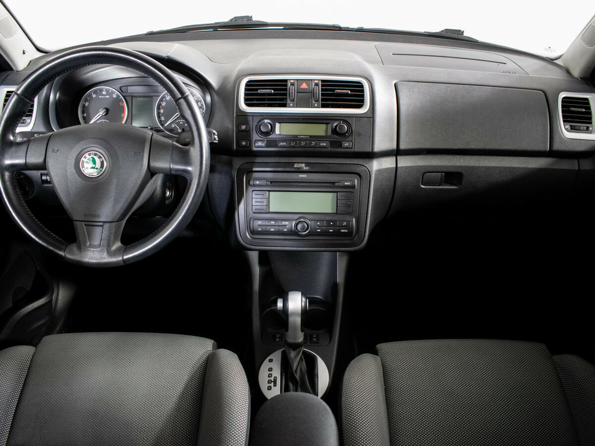 Skoda Fabia с пробегом — 2008 год. Фото: #10