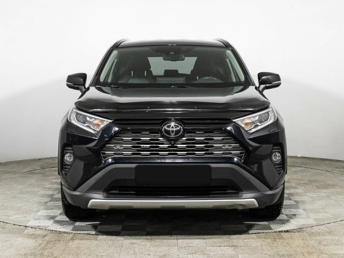 Toyota RAV4 с пробегом — 2020 год. Фото: #1
