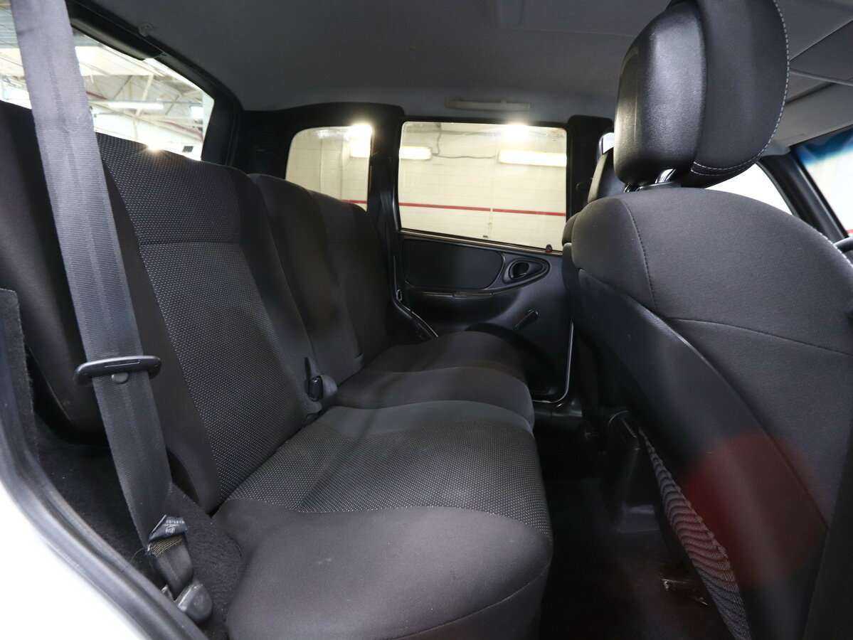 Chevrolet Niva с пробегом — 2011 год. Фото: #11
