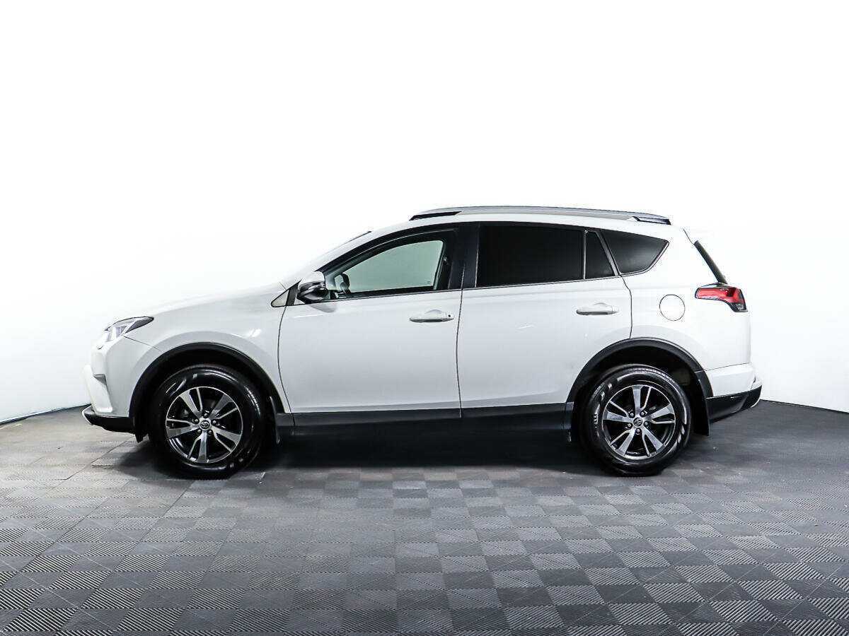 Toyota RAV4 с пробегом — 2017 год. Фото: #7