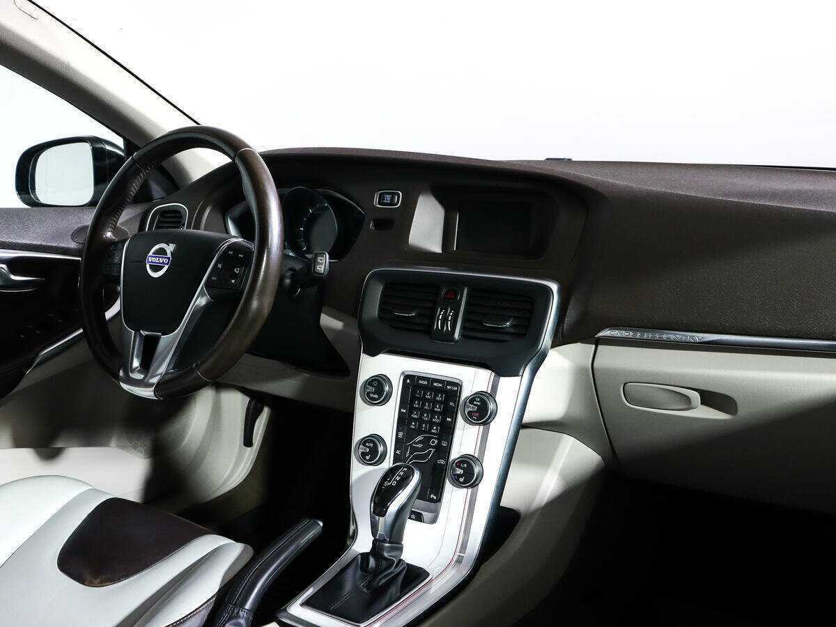 Volvo V40 Cross Country с пробегом — 2014 год. Фото: #6