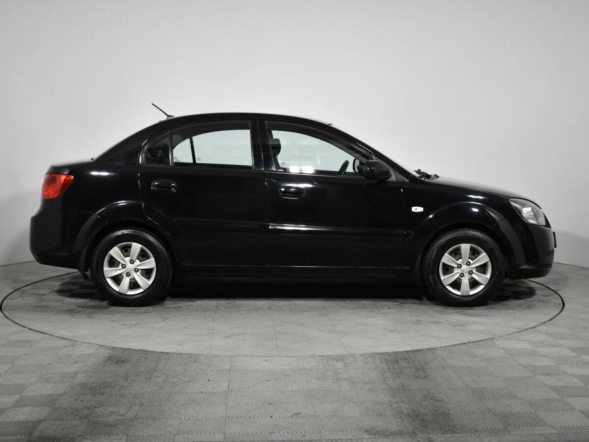Kia Rio с пробегом — 2010 год. Фото: #3