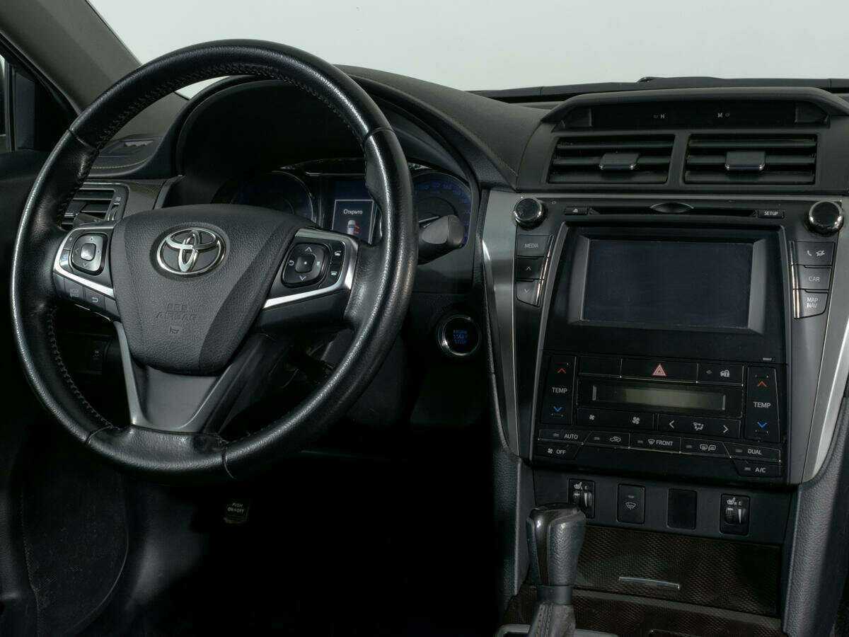 Toyota Camry с пробегом — 2016 год. Фото: #10