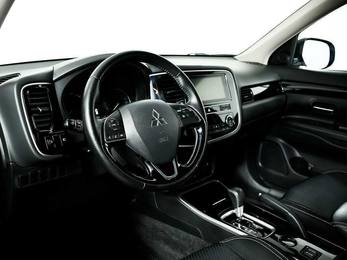 Mitsubishi Outlander с пробегом — 2019 год. Фото: #12