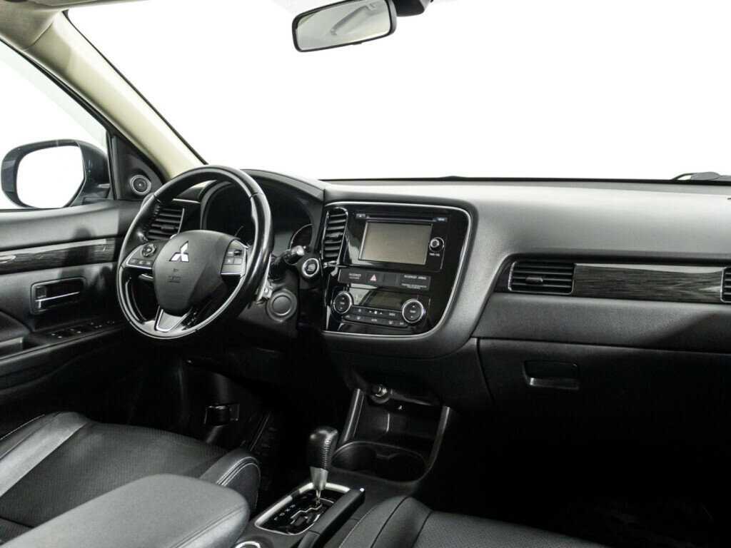 Mitsubishi Outlander с пробегом — 2016 год. Фото: #8