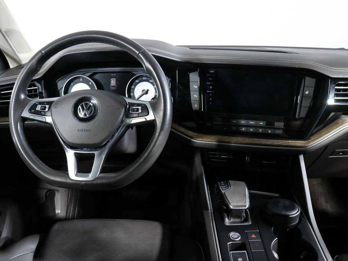Volkswagen Touareg с пробегом — 2018 год. Фото: #11