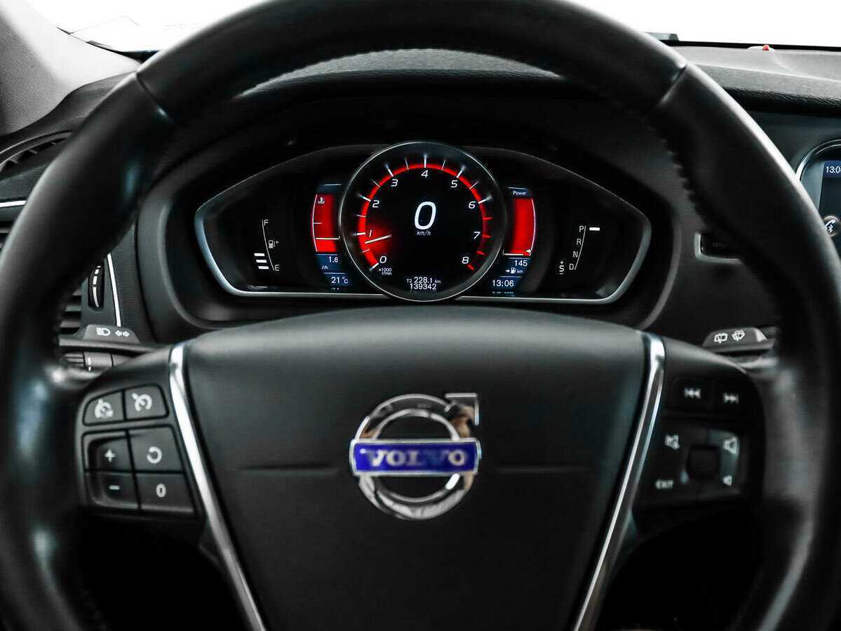 Volvo V40 Cross Country с пробегом — 2013 год. Фото: #14