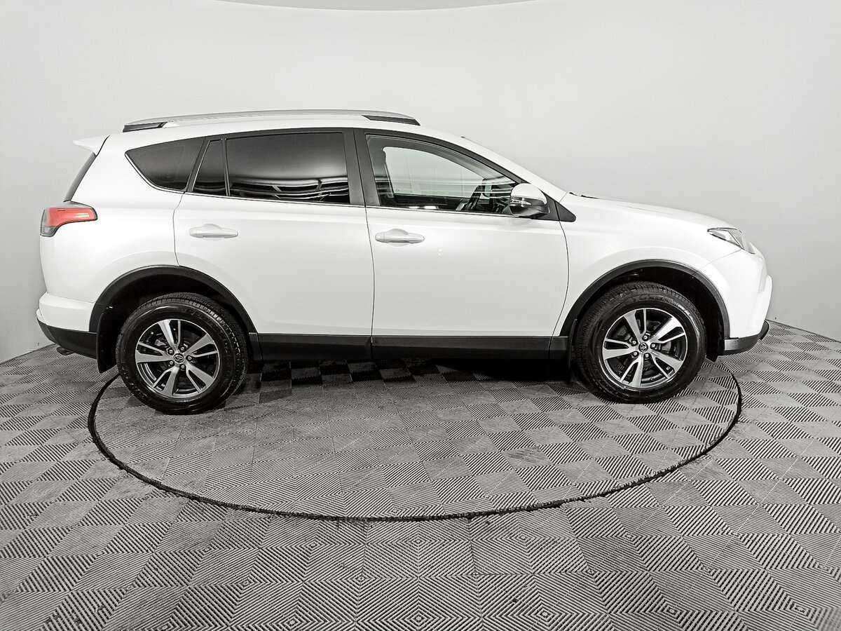 Toyota RAV4 с пробегом — 2019 год. Фото: #3