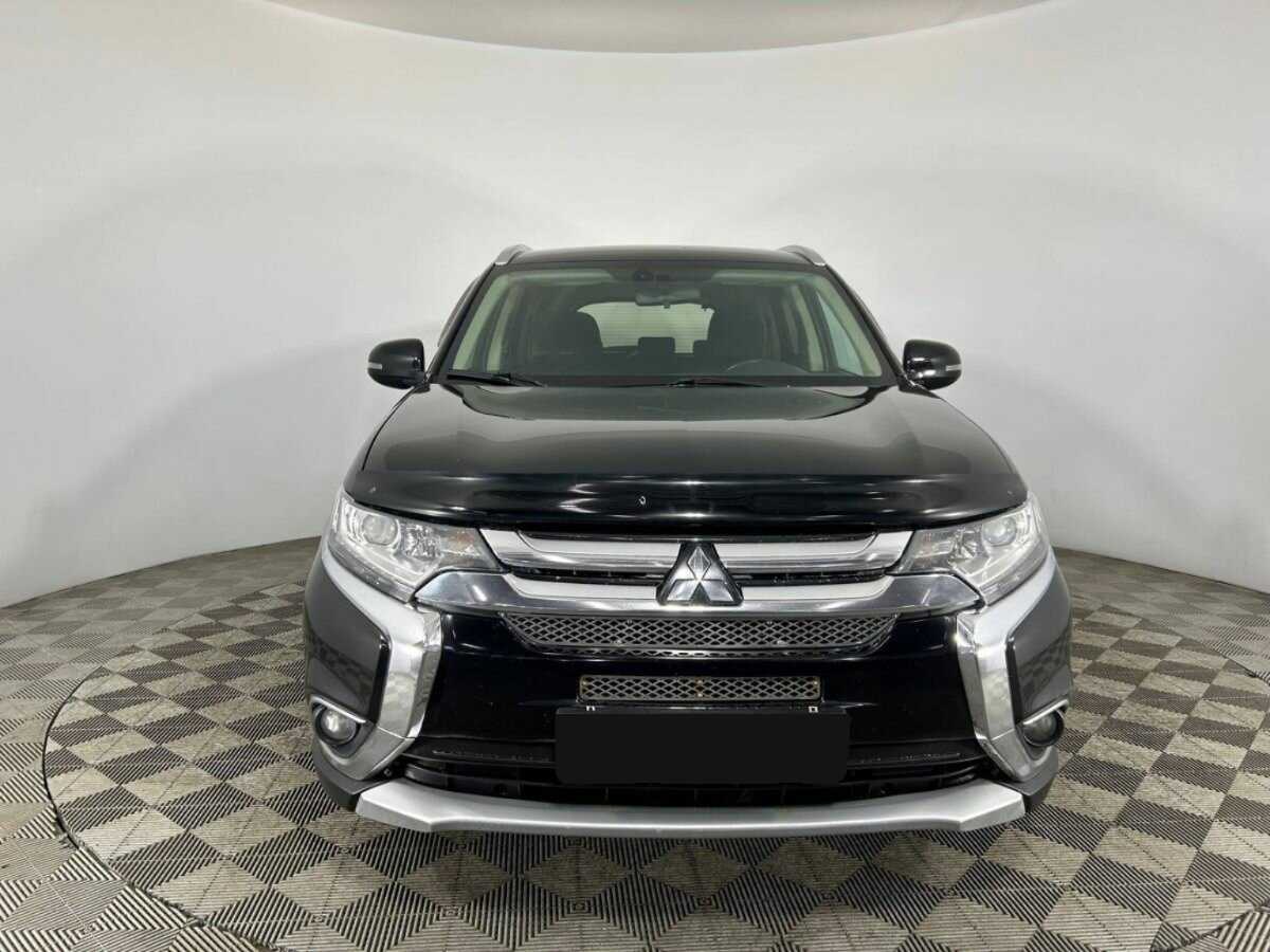 Mitsubishi Outlander с пробегом — 2015 год. Фото: #1