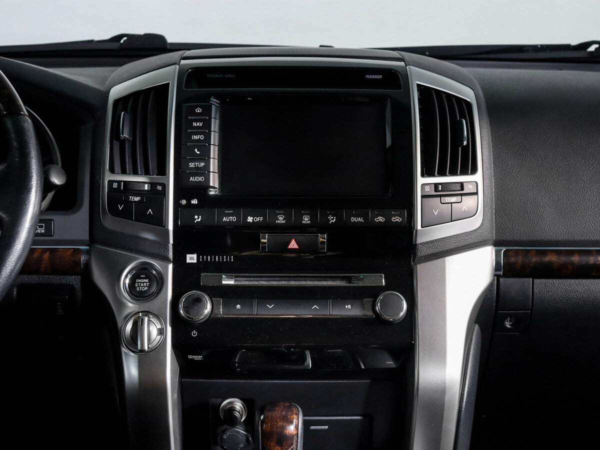 Toyota Land Cruiser с пробегом — 2013 год. Фото: #12