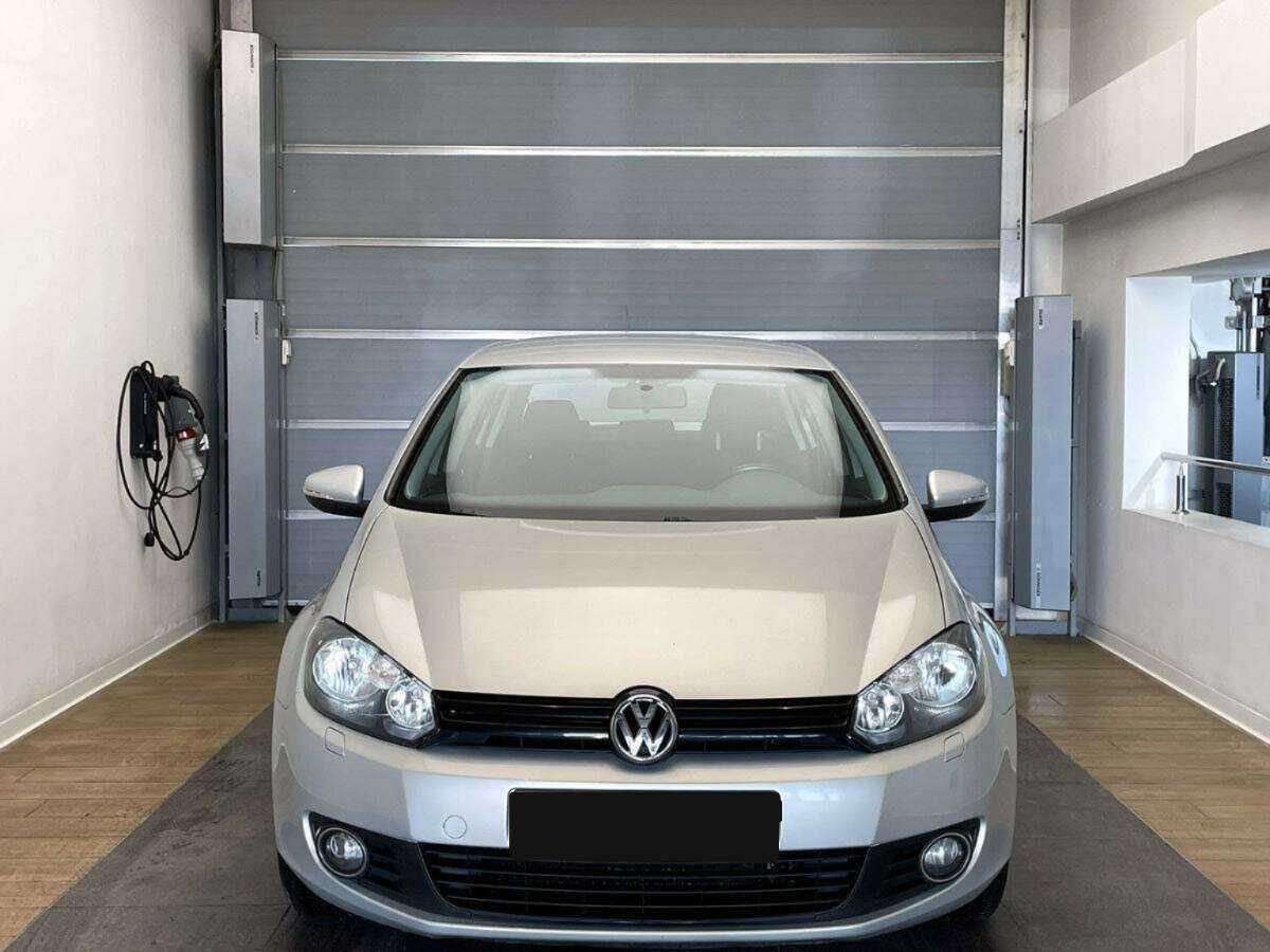 Volkswagen Golf с пробегом — 2010 год. Фото: #1