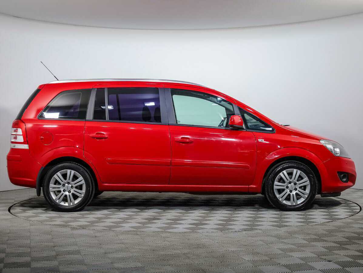 Opel Zafira с пробегом — 2012 год. Фото: #2