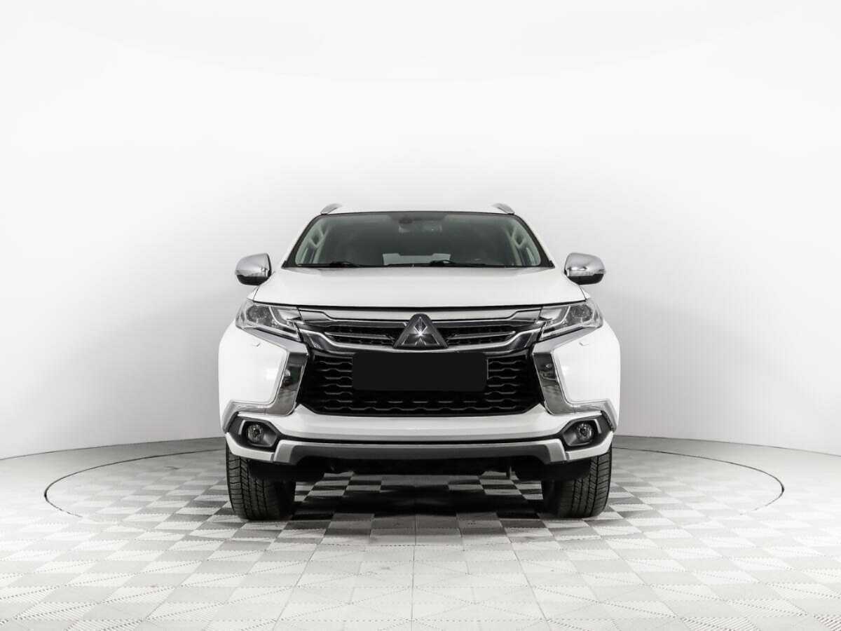 Mitsubishi Pajero Sport с пробегом — 2017 год. Фото: #1