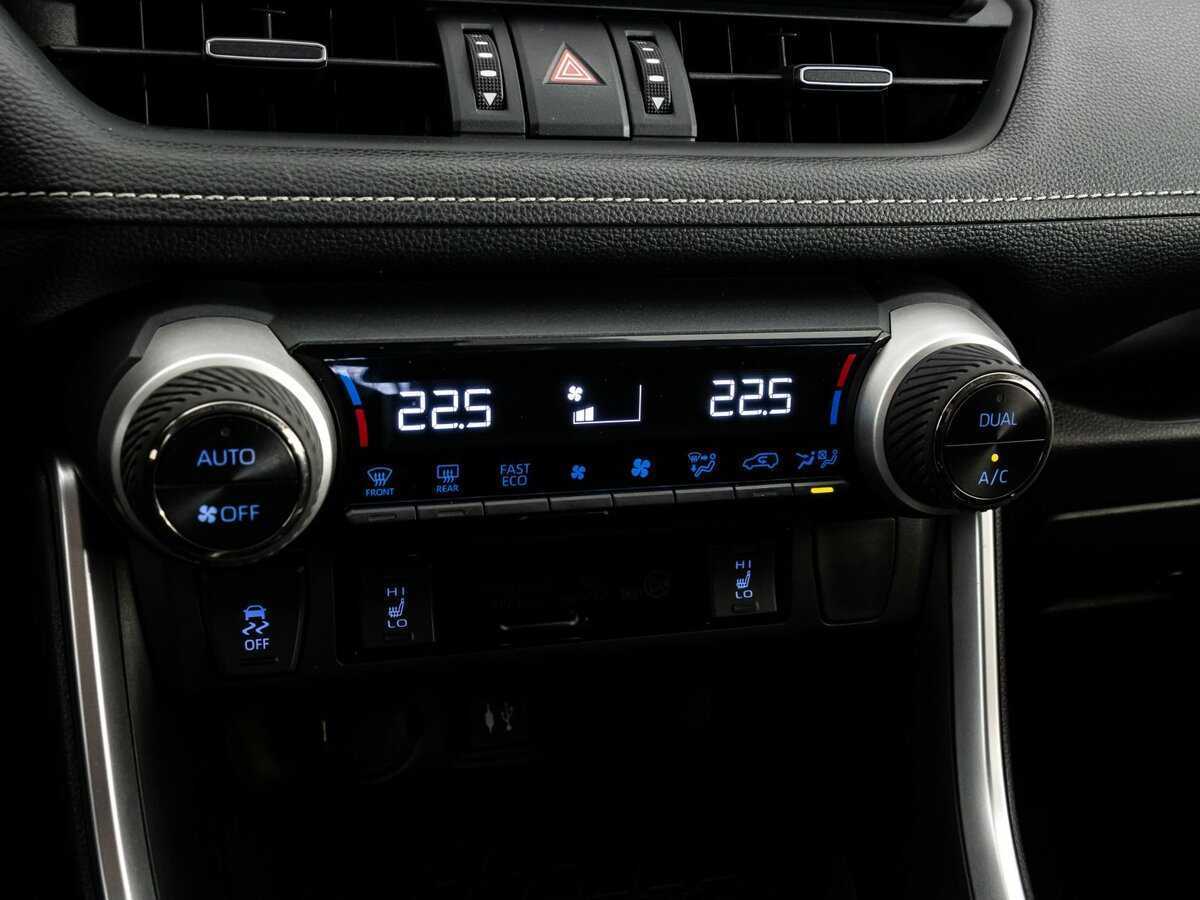 Toyota RAV4 с пробегом — 2020 год. Фото: #11